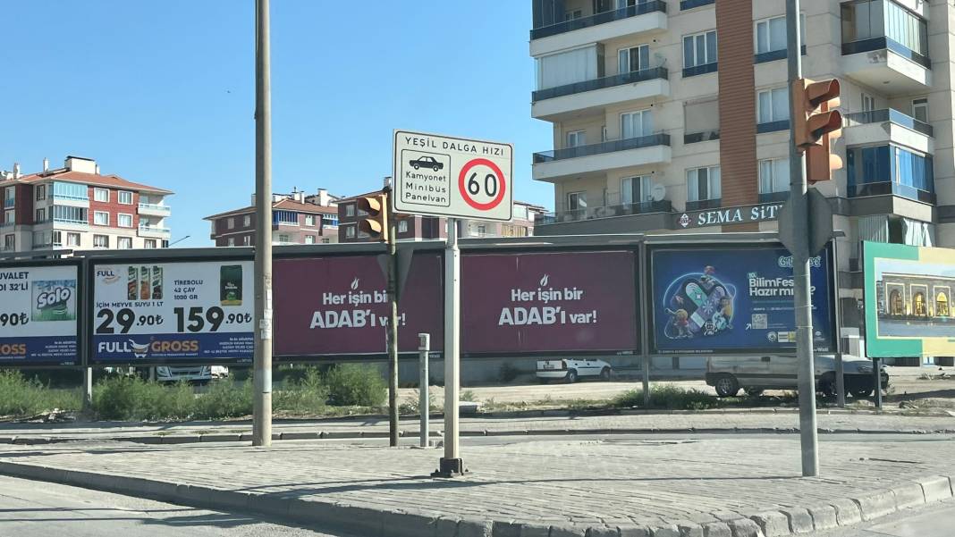 Gizemli reklam Konya’yı ikiye böldü 6